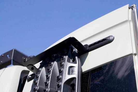 MonsterVan | Sandblech-Halterung für Camper