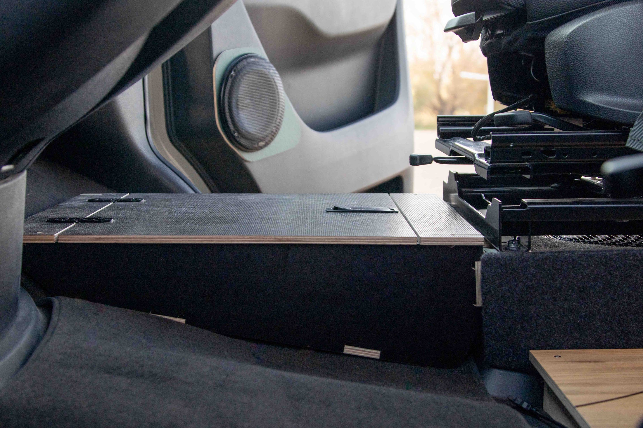 MonsterVan | Fußraumerhöhung Sprinter