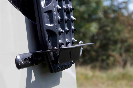 MonsterVan | Sandblech-Halterung für Camper